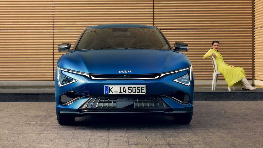 Фото Kia EV6 GT (2025-…) вид спереди