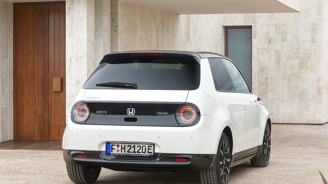 Honda e Advance (2020-2023) задняя часть в три четверти, вид в три четверти, диагональ, экстерьер