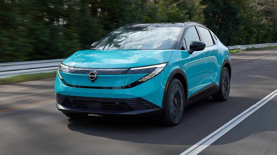 Nissan Leaf 52 kWh (2025-…) вид спереди, передняя часть в три четверти, диагональ, экстерьер