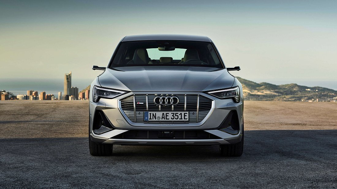 Audi e-tron Sportback 55 quattro (2020-2022) передняя часть, решетка радиатора, фары, бампер, экстерьер