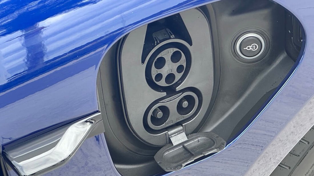 Porsche Taycan Turbo GT (2024-…) порт для зарядки (США), зарядка, разъем, штекер, коннектор