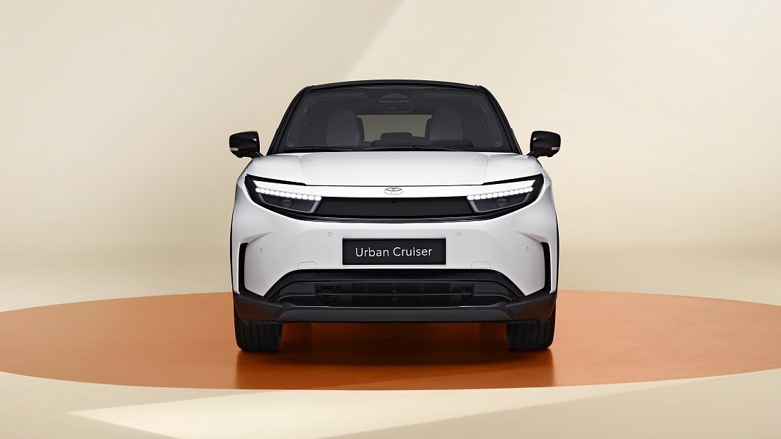 Toyota Urban Cruiser 61 kWh AWD (2025-…) передняя часть, решетка радиатора, фары, бампер, экстерьер