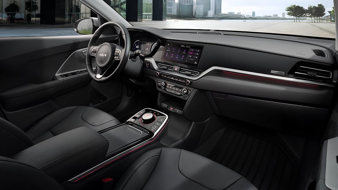 Kia Niro EV Long Range (2018-2022) интерьер, переднее сиденье, водительское сиденье, приборная панель, рулевое колесо, информационно-развлекательная система, кокпит