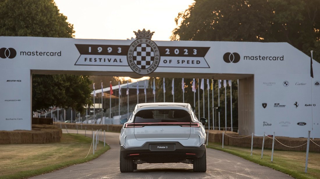 Polestar 3 Long Range Performance (2024-…) вид сзади, задние фонари, багажник, спойлер, эмблема, бампер, экстерьер
