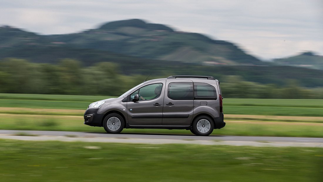 Peugeot Partner Tepee Electric (2017-2020) вид сбоку, силуэт, двери, колеса, экстерьер