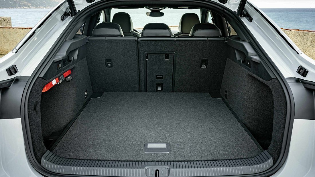 Volkswagen ID.7 GTX (2024-…) багажник, сиденья подняты, грузовое пространство, объем багажника, вместимость багажника, место для хранения