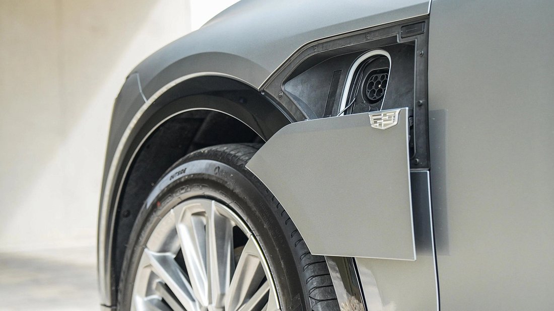 Cadillac Lyriq V (2025-…) порт для зарядки (Европа), зарядка, разъем, штекер, коннектор