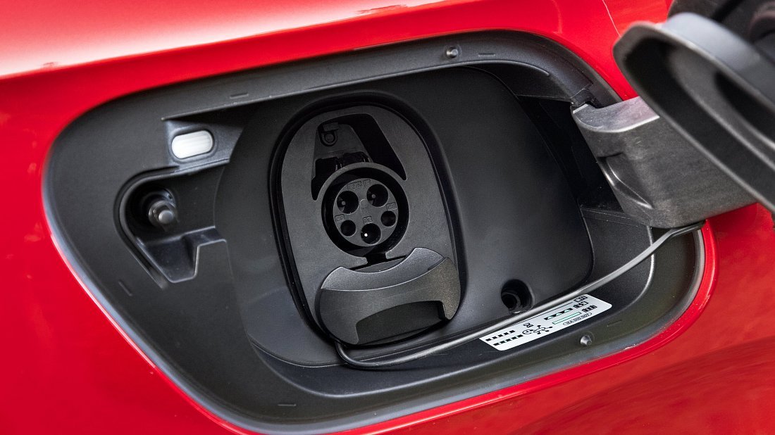 Фото Volkswagen ID.4 GTX (2025-...) порт для зарядки (США)