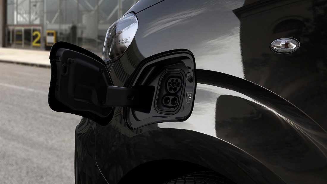 Peugeot e-Traveller Standard 50 kWh (2020-2024) порт для зарядки (Европа), зарядка, разъем, штекер, коннектор