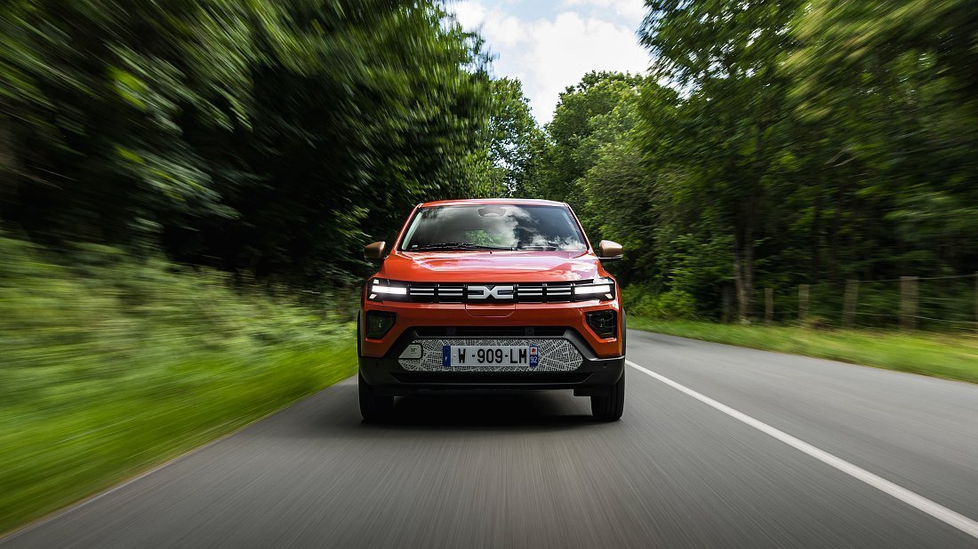 Dacia Spring Cargo Electric 65 (2024-…) передняя часть, решетка радиатора, фары, бампер, экстерьер