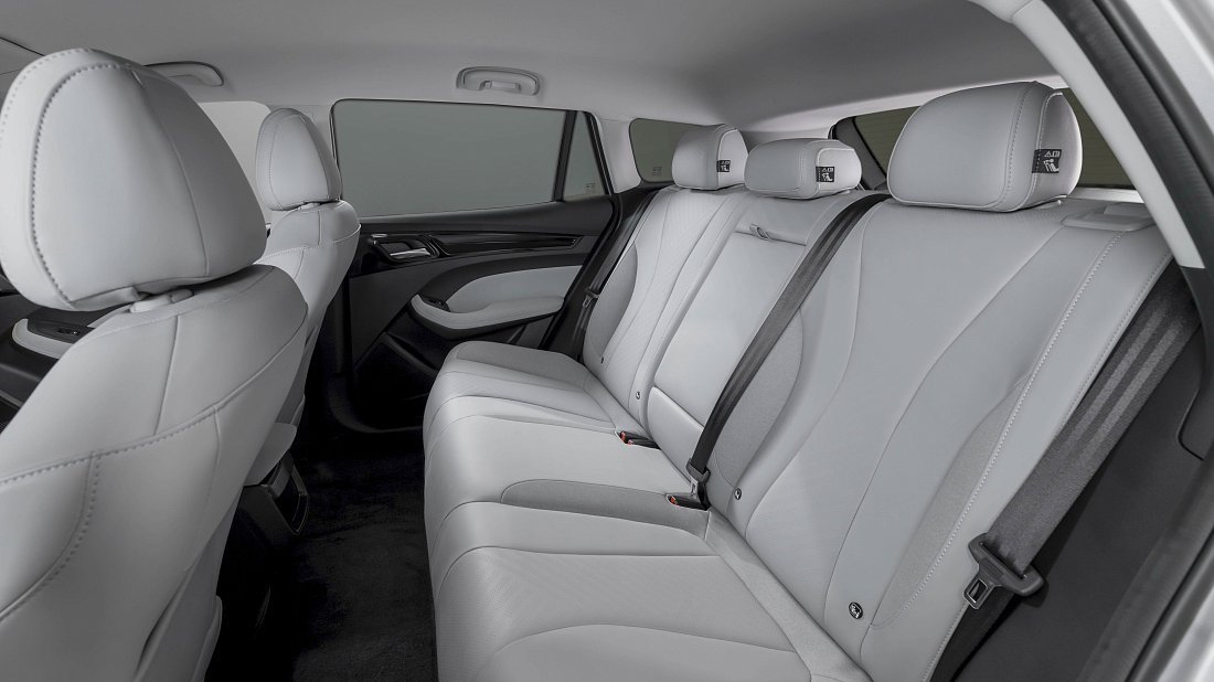 Фото MG MG5 Electric Standard Range (2022-…) задние и пассажирские сиденья