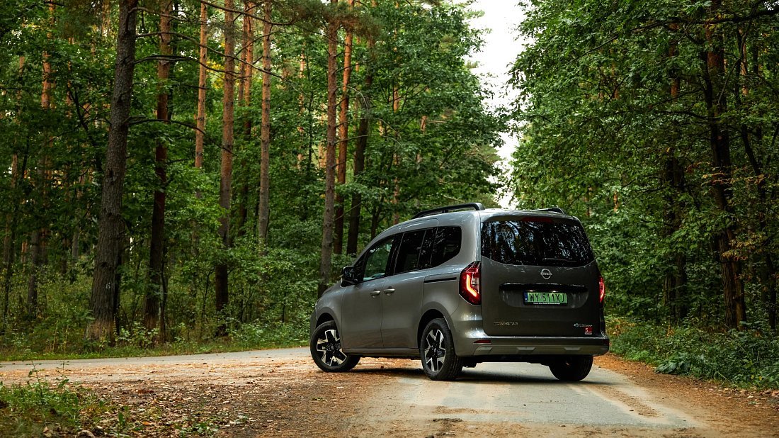 Nissan Townstar Evalia EV L1 (2023-…) задняя часть в три четверти, вид в три четверти, диагональ, экстерьер
