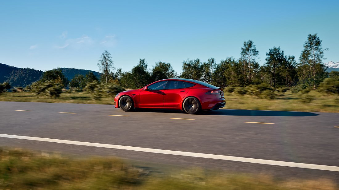 Tesla Model S Dual Motor (2025-…) вид сбоку, силуэт, двери, колеса, экстерьер