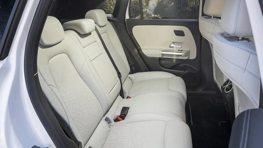 Фото Mercedes EQA 350 4MATIC (2021-2023) задние и пассажирские сиденья