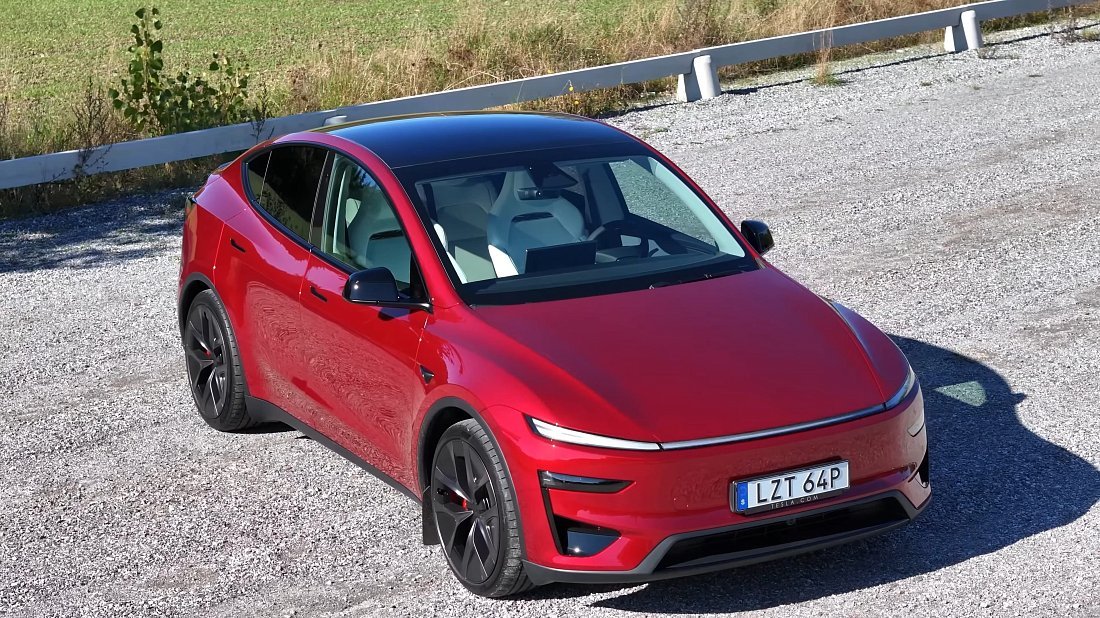 Фото Tesla Model Y Performance (2025-...) вид спереди, экстерьер