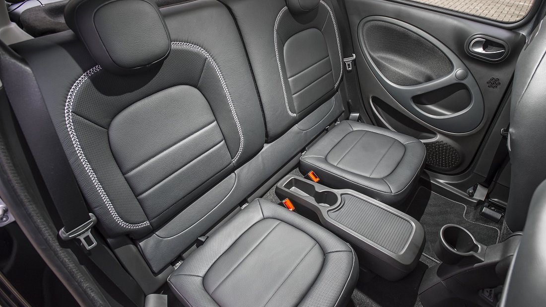 Smart EQ forfour (2020-2022) задние сиденья, пассажирские сиденья, пространство для ног, пространство над головой, интерьер