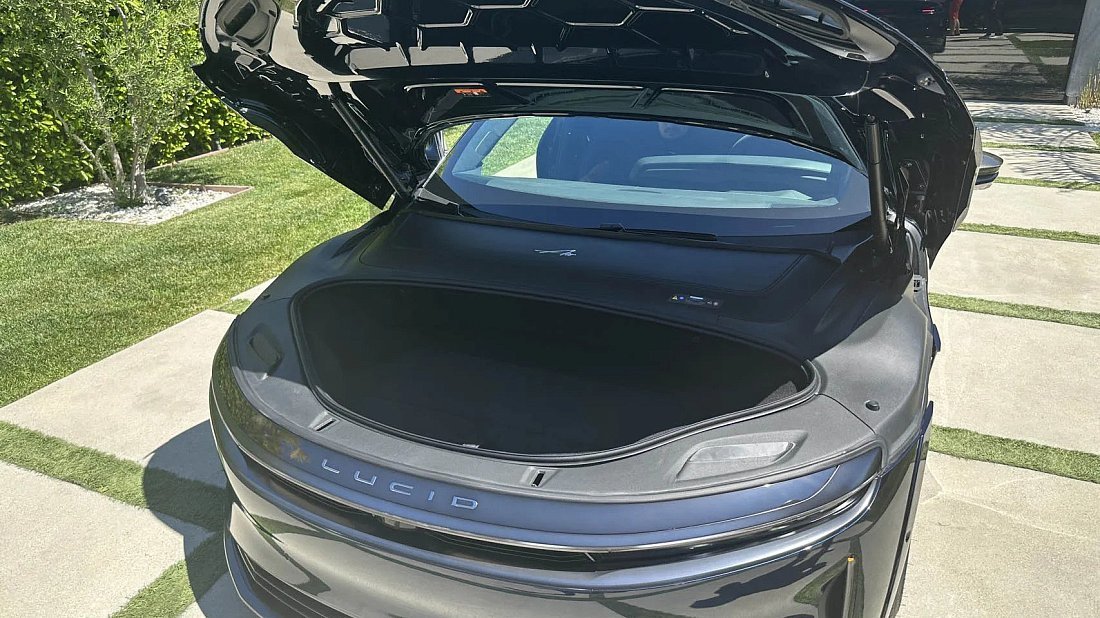 Lucid Air Sapphire (2023-…) передний багажник (frunk), под капотом, место для хранения, груз, вместимость, дополнительное пространство