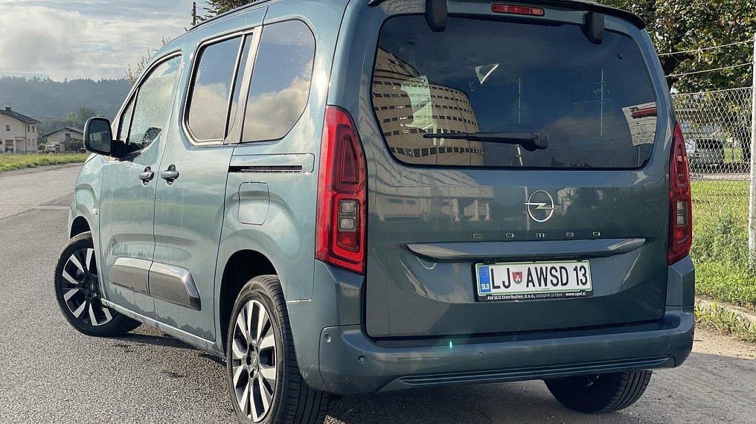 Фото Opel Combo Electric Life 52 kWh (2024-...) задняя часть под углом