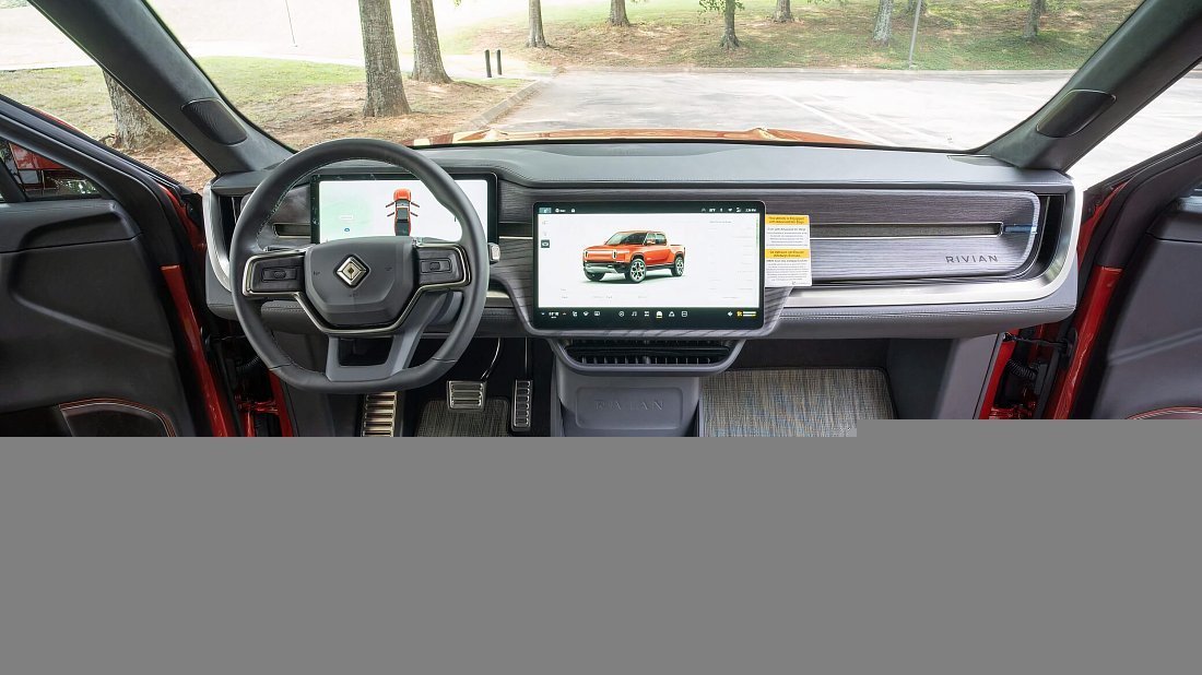 Rivian R1T Performance Dual-Motor AWD Max (2023-2024) интерьер, переднее сиденье, водительское сиденье, приборная панель, рулевое колесо, информационно-развлекательная система, кокпит