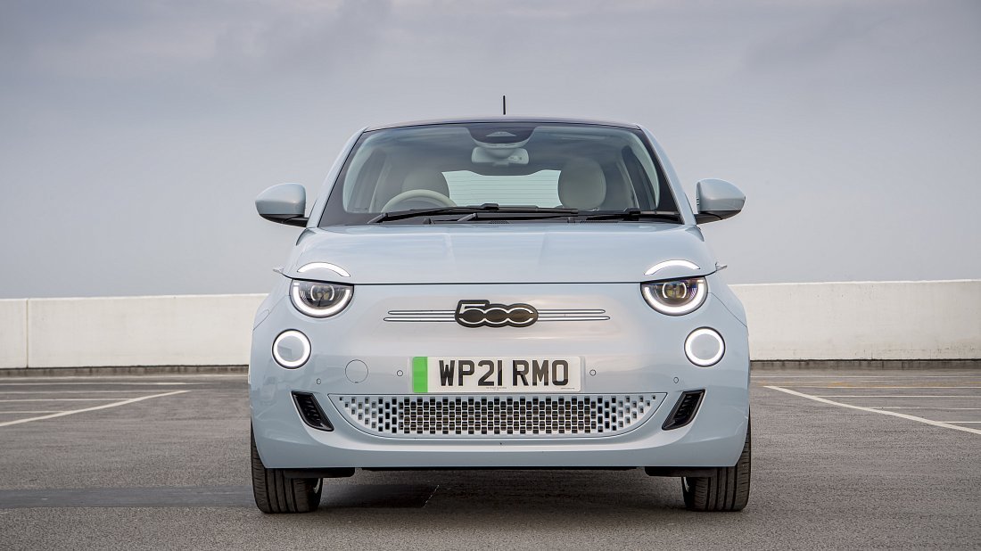 Fiat 500e 3+1 42 kWh (2020-…) передняя часть, решетка радиатора, фары, бампер, экстерьер