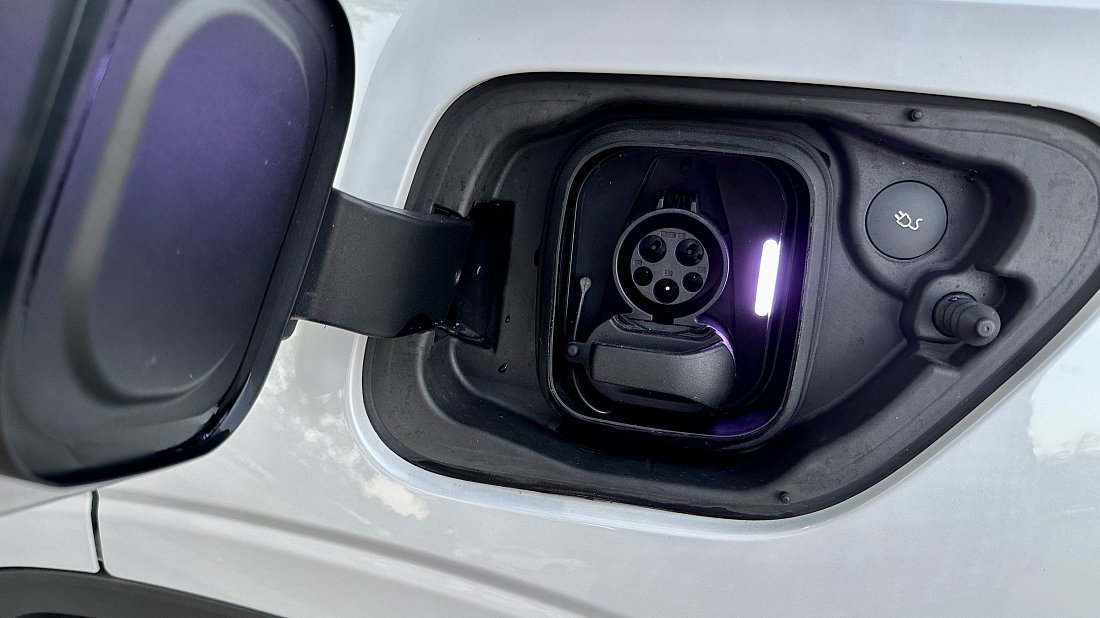 Polestar 2 Standard Range Single Motor (2024-…) порт для зарядки (США), зарядка, разъем, штекер, коннектор