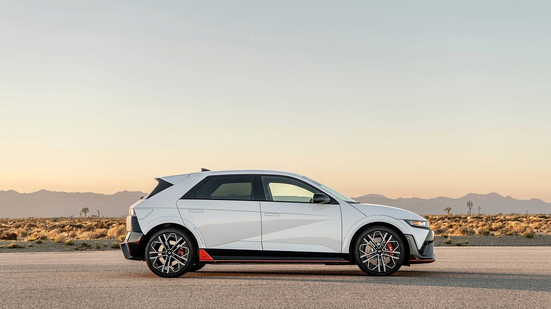 Hyundai Ioniq 5 N (2023-…) вид сбоку, силуэт, двери, колеса, экстерьер