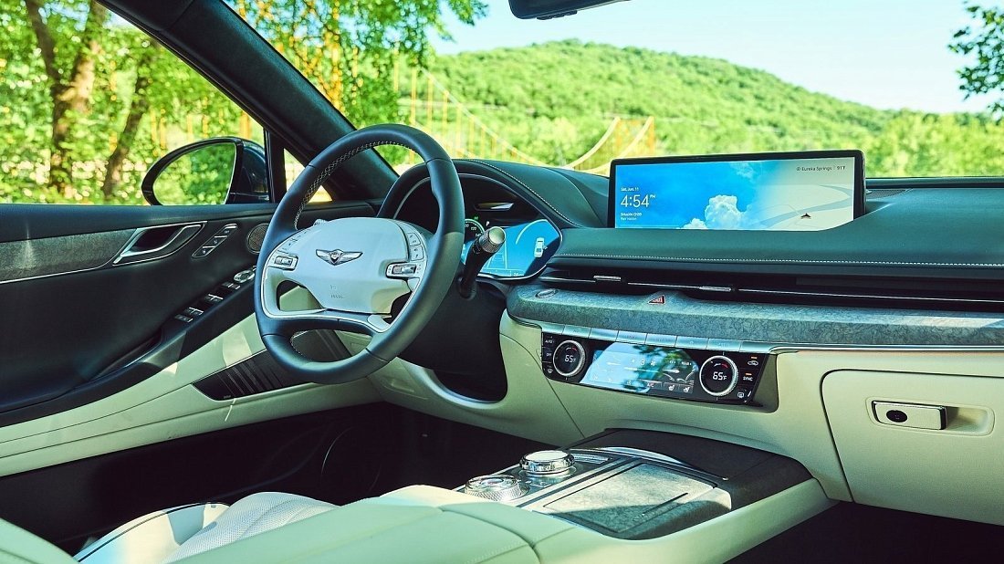 Genesis Electrified G80 AWD (2022-…) интерьер, переднее сиденье, водительское сиденье, приборная панель, рулевое колесо, информационно-развлекательная система, кокпит