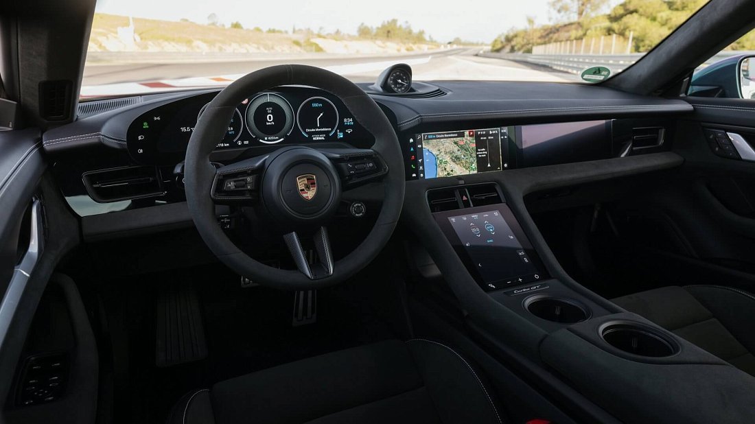 Porsche Taycan Turbo GT (2024-…) интерьер, переднее сиденье, водительское сиденье, приборная панель, рулевое колесо, информационно-развлекательная система, кокпит