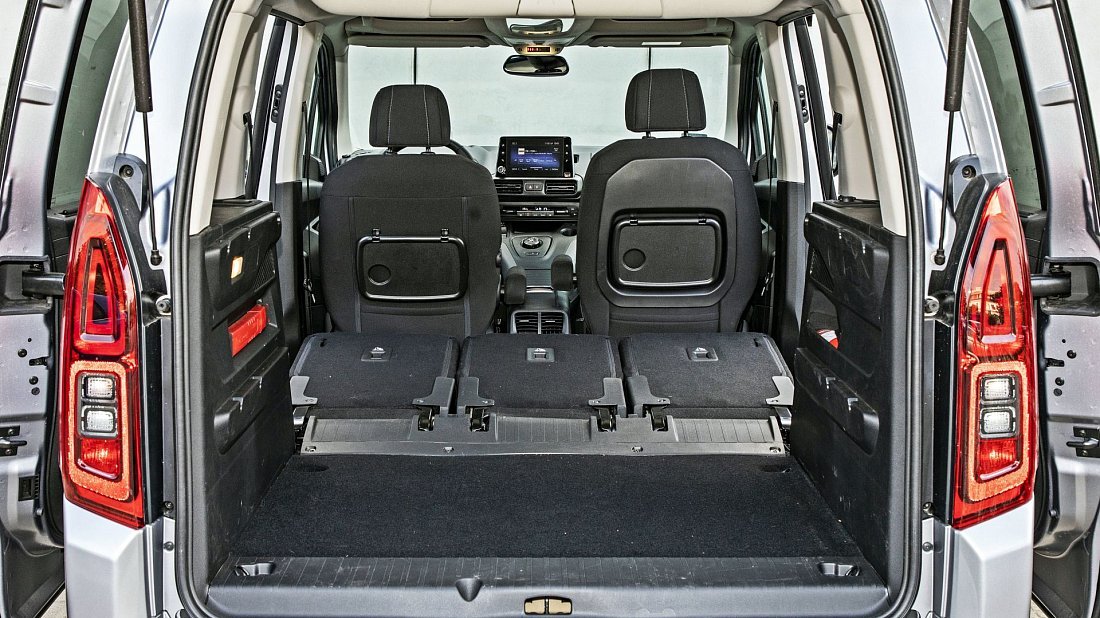 Toyota Proace City Verso Electric L1 50 kWh (2021-2024) багажник, увеличенный объем, сиденья сложены, максимальный объем, максимальный груз, максимальная вместимость, максимальное пространство для хранения