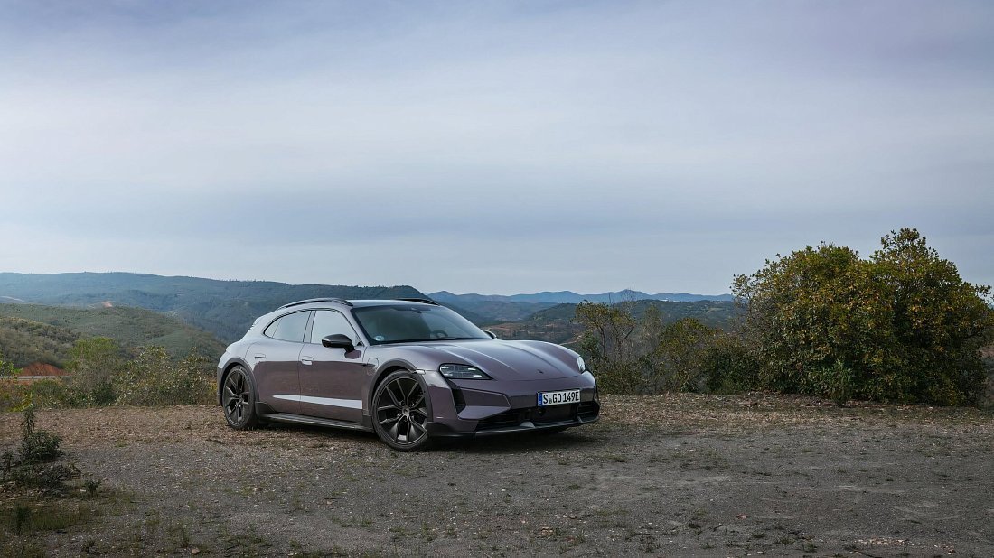 Porsche Taycan Turbo S Cross Turismo (2024-…) вид спереди, спереди сбоку, по диагонали, экстерьер