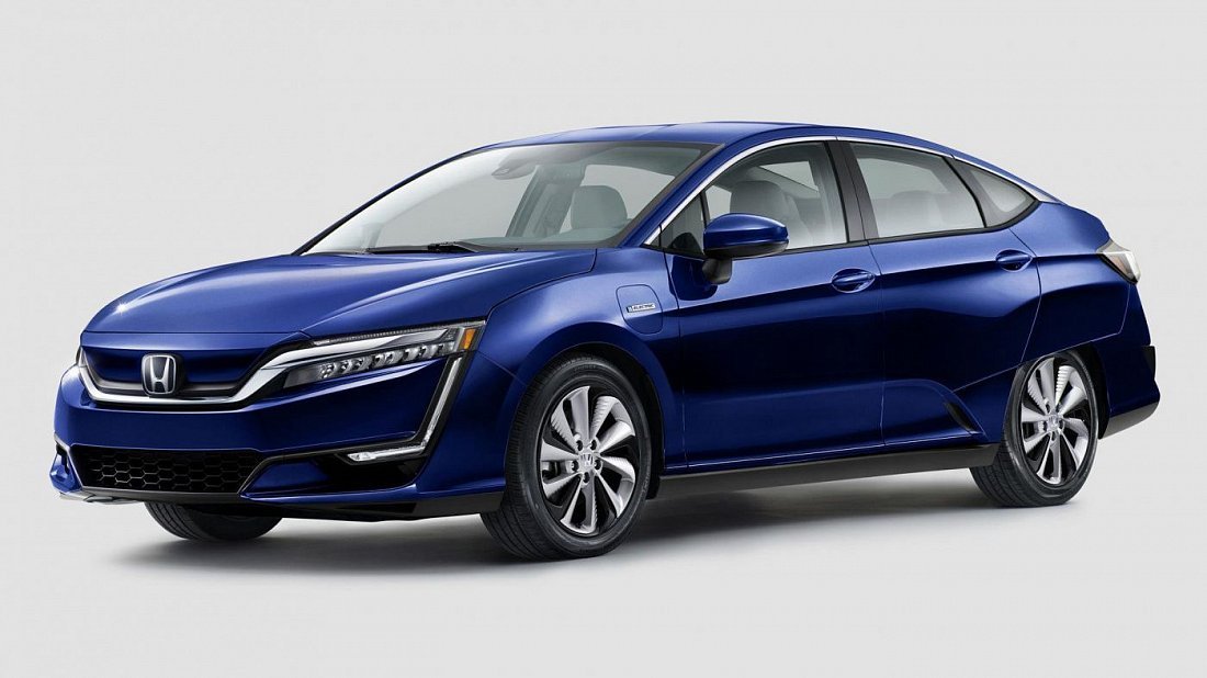 Honda Clarity Electric (2017-2019) вид спереди, спереди сбоку, по диагонали, экстерьер