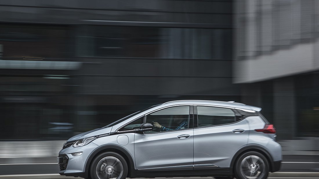 Opel Ampera-e Gen 1 (2016-2021) вид сбоку, силуэт, двери, колеса, экстерьер