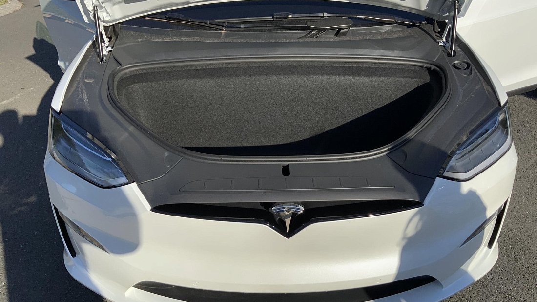 Tesla Model X Plaid (2025-…) передний багажник (frunk), под капотом, место для хранения, груз, вместимость, дополнительное пространство