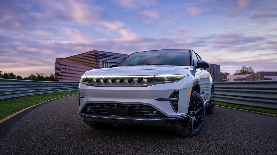 Jeep Wagoneer S (2024-…) передняя часть, решетка радиатора, фары, бампер, экстерьер