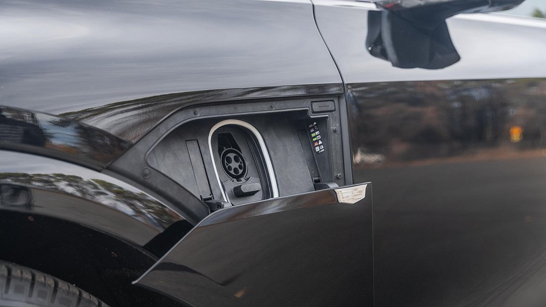 Cadillac Lyriq V (2025-…) порт для зарядки (США), зарядка, разъем, штекер, коннектор