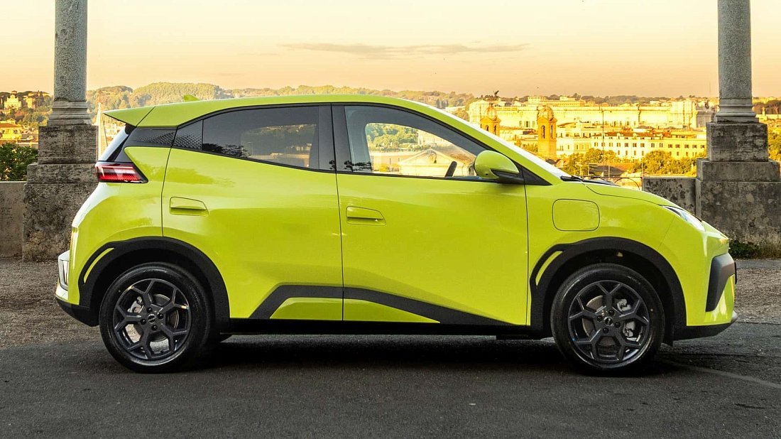 BYD Dolphin Surf Comfort (2025-…) вид сбоку, силуэт, двери, колеса, экстерьер