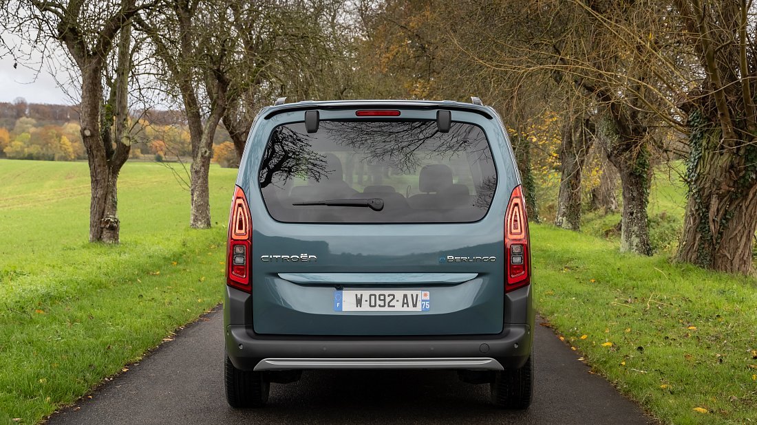 Фото Citroën e-Berlingo M 50 kWh (2024-…) вид сзади, задние фонари