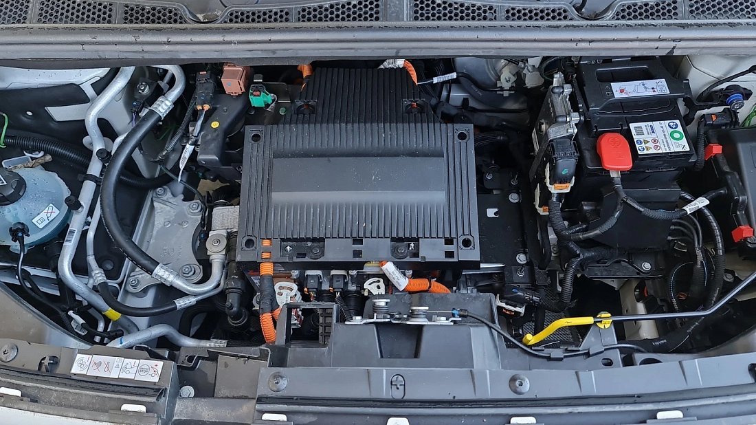 Toyota Proace City Verso Electric L2 50 kWh (2021-2024) передний багажник (frunk), под капотом, место для хранения, груз, вместимость, дополнительное пространство