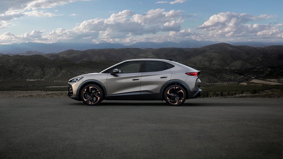 Cupra Tavascan Endurance (2023-…) вид сбоку, силуэт, двери, колеса, экстерьер
