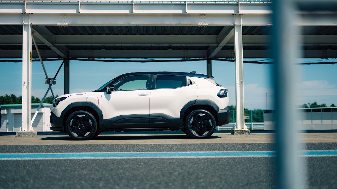 Фото Suzuki e Vitara 49 kWh FWD (2025-…) вид сбоку