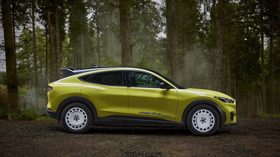 Ford Mustang Mach-E Rally (2024-…) вид сбоку, силуэт, двери, колеса, экстерьер