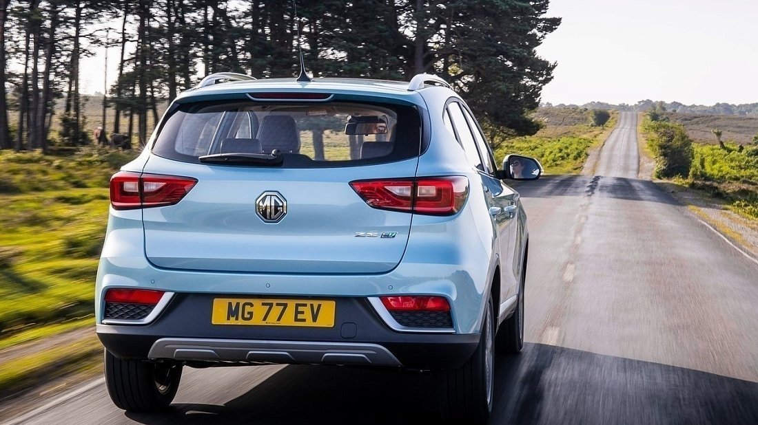 Фото MG ZS EV Gen 1 (2019-2021) вид сзади, задние фонари