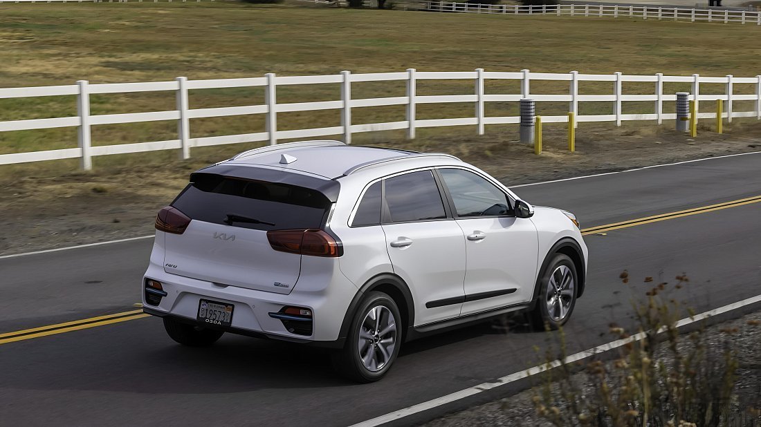 Kia Niro EV Long Range (2018-2022) задняя часть в три четверти, вид в три четверти, диагональ, экстерьер