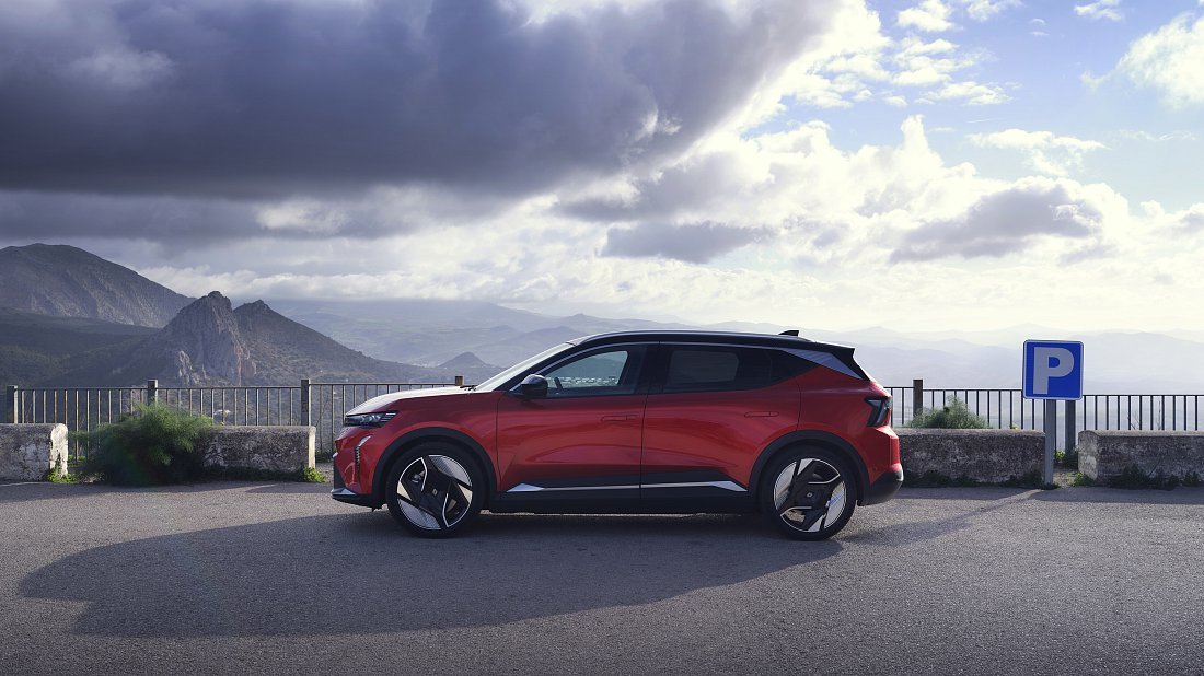 Renault Scenic E-Tech EV87 220hp (2023-…) вид сбоку, силуэт, двери, колеса, экстерьер
