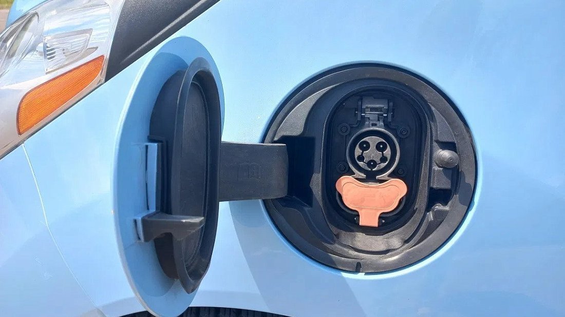 Chevrolet Spark EV 21 kWh (2013-2014) порт для зарядки (США), зарядка, разъем, штекер, коннектор