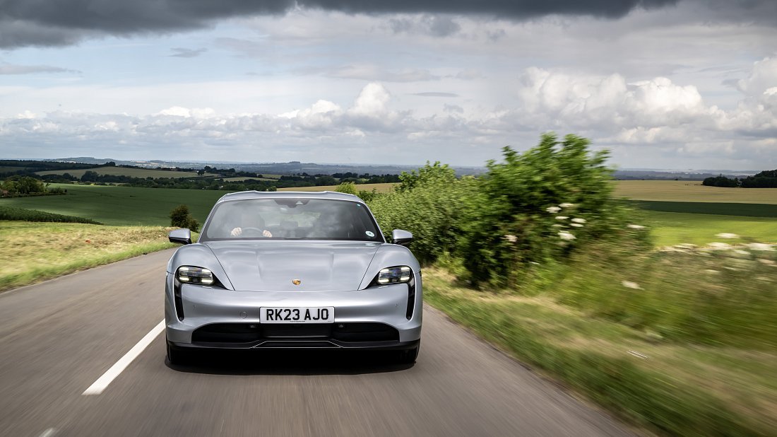 Porsche Taycan RWD Sport Turismo (2022-2024) передняя часть, решетка радиатора, фары, бампер, экстерьер