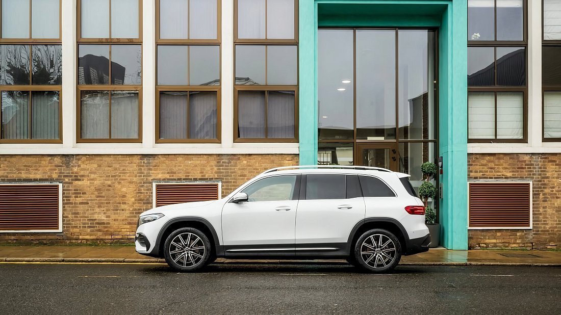 Mercedes EQB 300 4MATIC (2023-…) вид сбоку, силуэт, двери, колеса, экстерьер