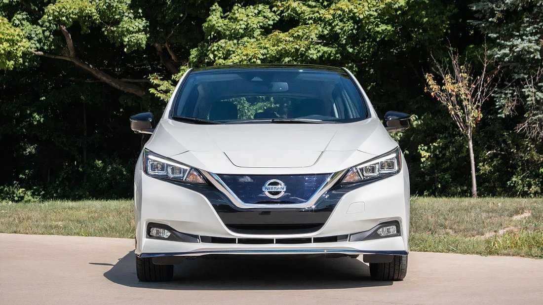 Nissan Leaf 62 kWh (2017-2022) передняя часть, решетка радиатора, фары, бампер, экстерьер