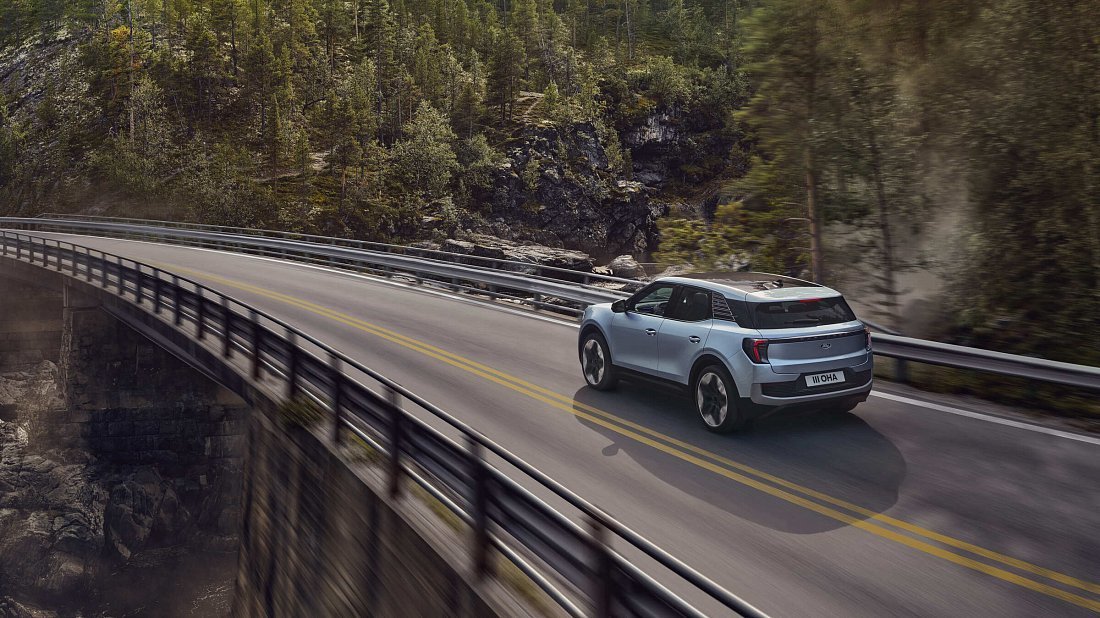 Ford Explorer EV Extended Range RWD (2024-…) задняя часть в три четверти, вид в три четверти, диагональ, экстерьер