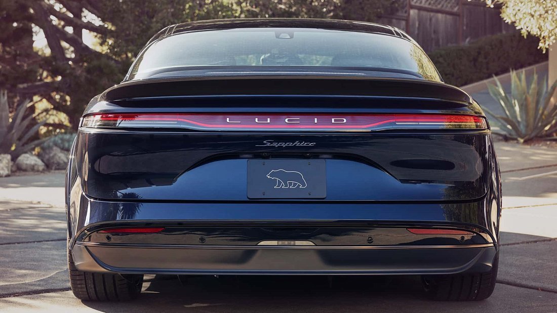 Lucid Air Sapphire (2023-…) вид сзади, задние фонари, багажник, спойлер, эмблема, бампер, экстерьер